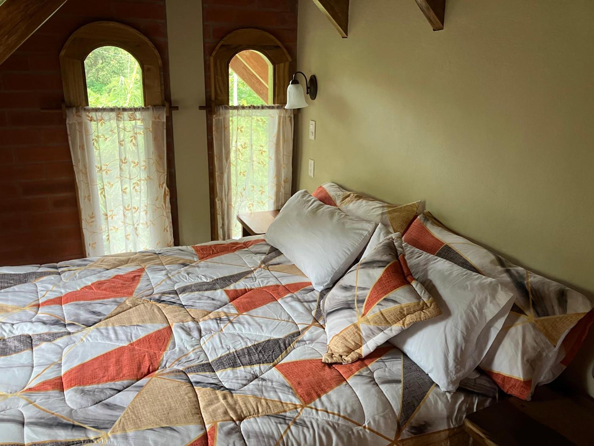 Bed and Breakfast Casa Del Rio En Миндо Экстерьер фото